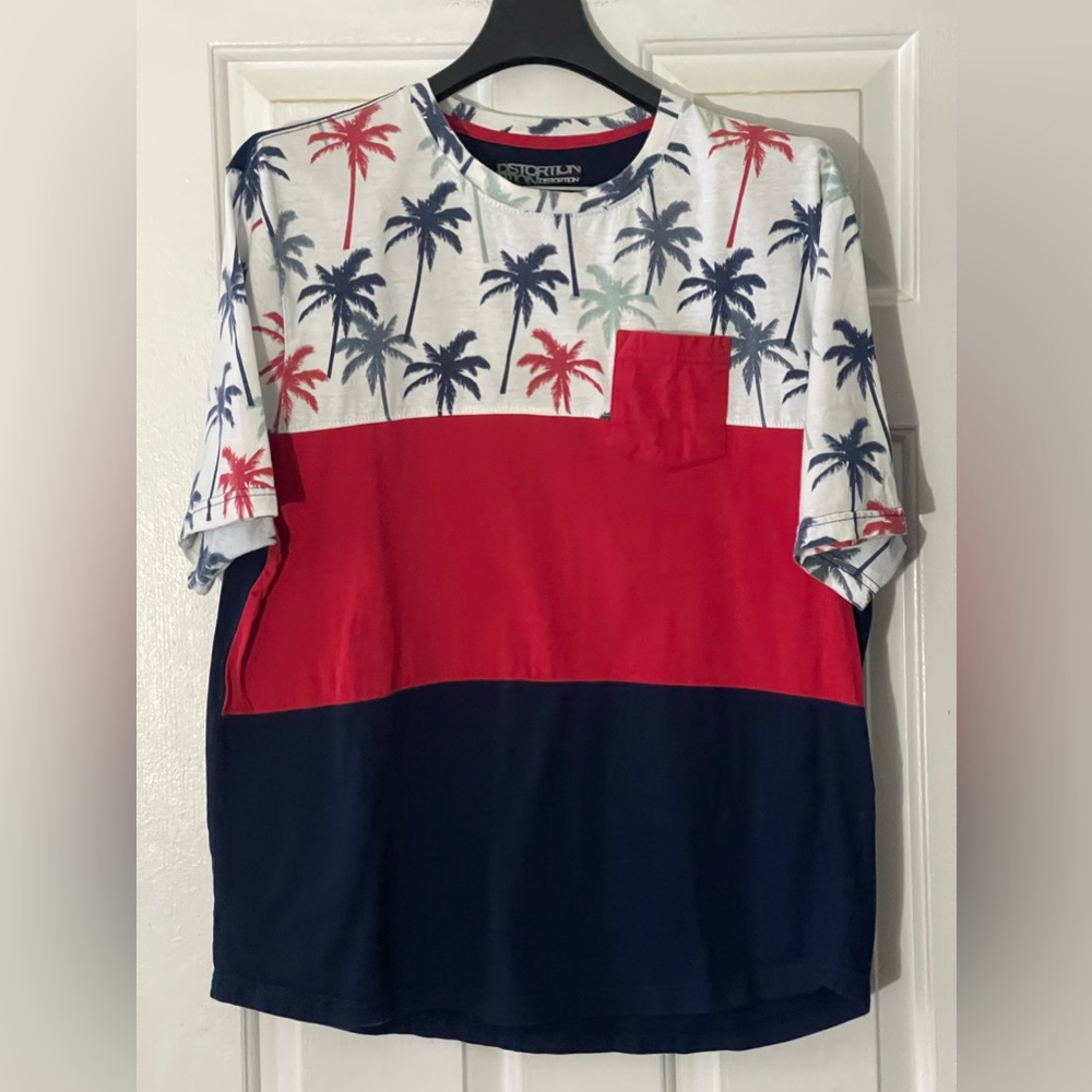 Palm tree shirt ! By Distortion! Pre owned condition! Size XL